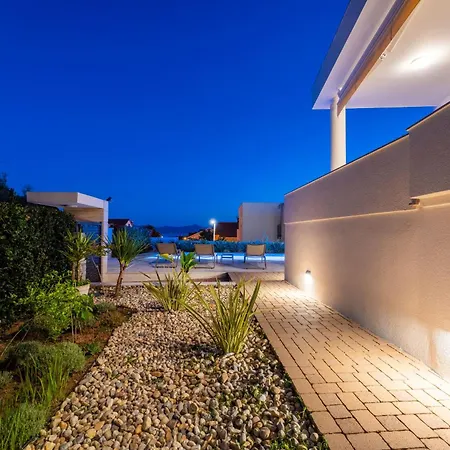 Seaview Tia With Pool Villa